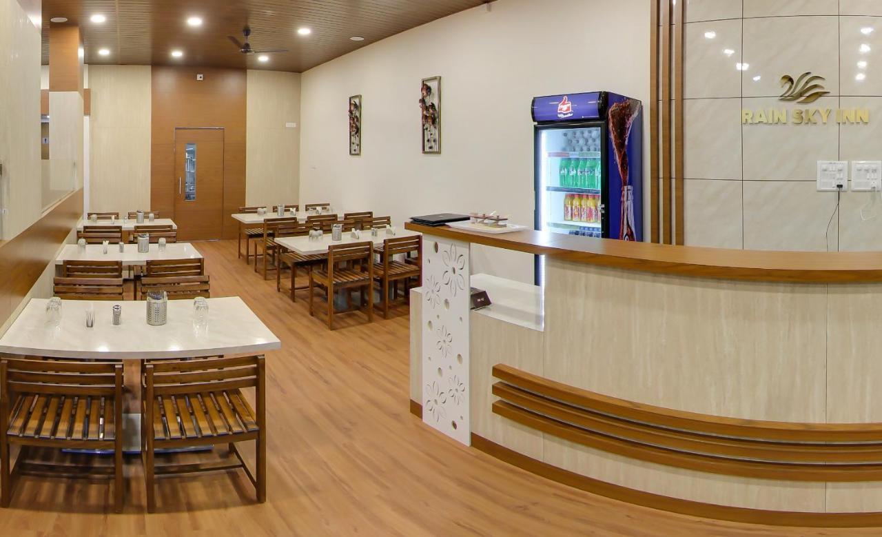 雨天酒店 罗纳瓦拉 外观 照片